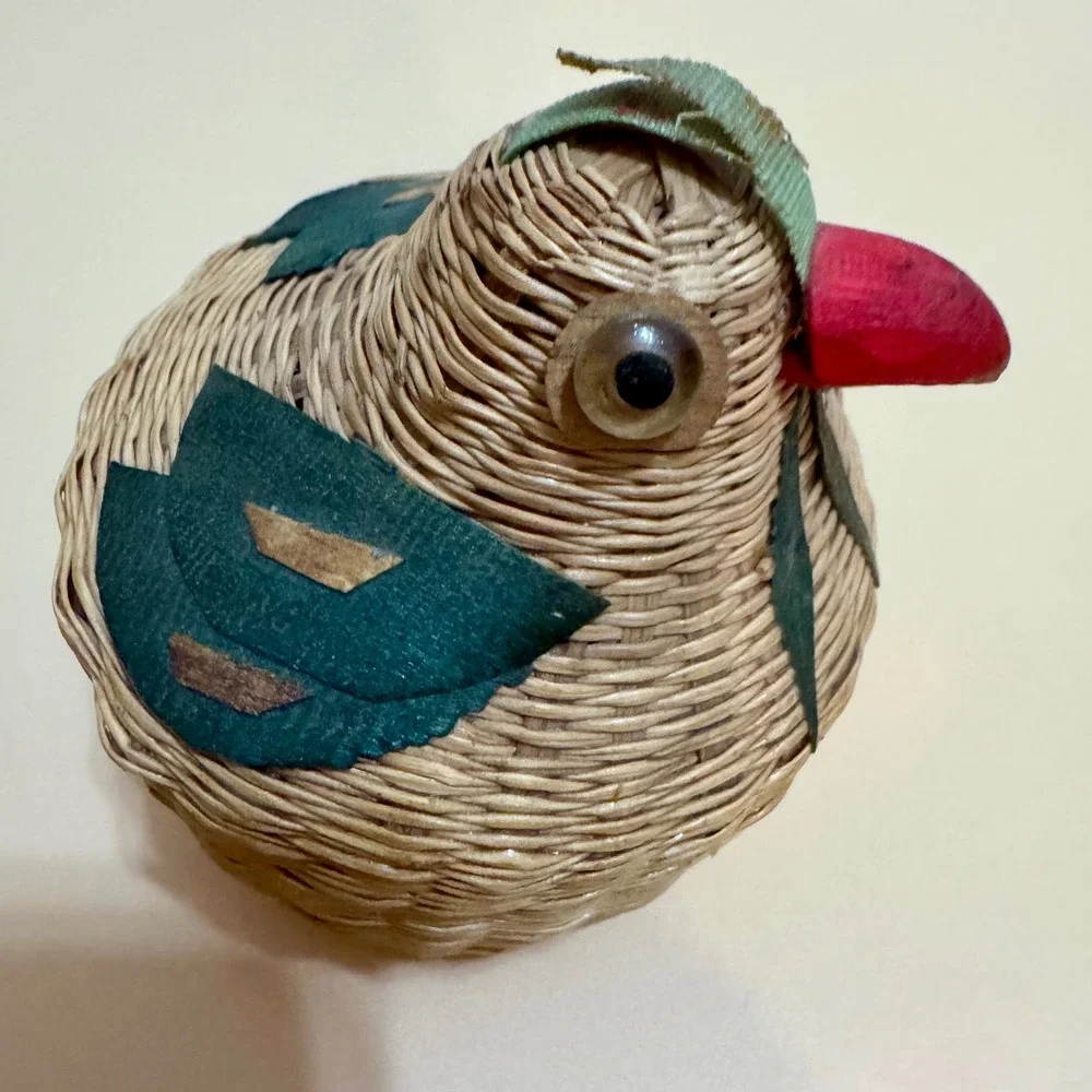 Vintage Wicker Hen on‎ Nest Basket Figural Woven Straw Trinket Box Small 3.5